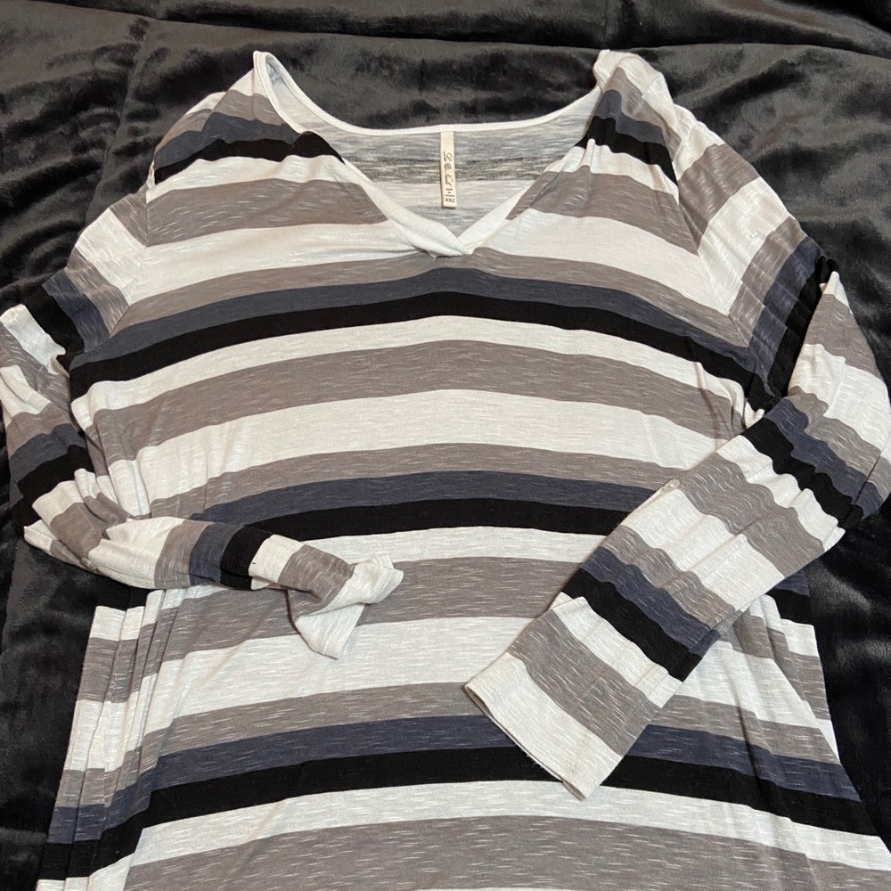 Long sleeve tee shirt